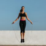 7 Beneficios increíbles para tu abdomen al saltar la cuerda