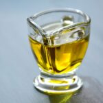 7 increíbles beneficios para el pelo del aceite de oliva que debes conocer