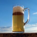 5 sorprendentes beneficios de tomar una cerveza en ayunas que debes conocer