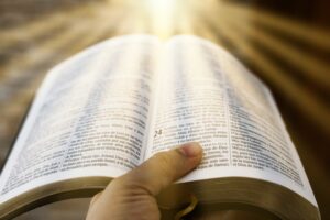 10 Transformadores Beneficios de la Palabra de Dios en tu Vida Diaria
