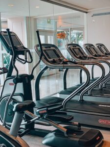 10 Increíbles Beneficios de Subir Escaleras en el Gym que te Sorprenderán