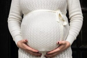 10 Increíbles Beneficios de la Saliva de una Embarazada que te Dejarán sin Palabras